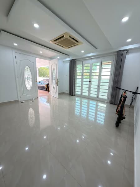 Rumah Banglo untuk Dijual di Kawasan Perumahan Sungai Emas (Batu Ferringhi) - Darren Lye - Living Room - PropertyGuru.com.my