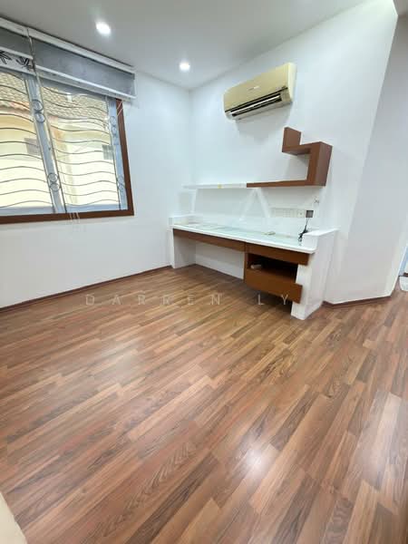 Rumah Banglo untuk Dijual di Kawasan Perumahan Sungai Emas (Batu Ferringhi) - Darren Lye - Study - PropertyGuru.com.my