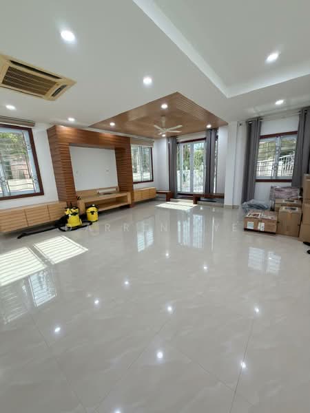 Rumah Banglo untuk Dijual di Kawasan Perumahan Sungai Emas (Batu Ferringhi) - Darren Lye - Living Room - PropertyGuru.com.my