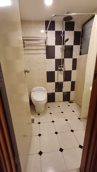Kondominium untuk Dijual di A'famosa D'Savoy - Jessie Cheong - Bathroom - PropertyGuru.com.my
