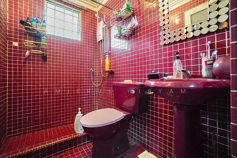 Link Bungalow for Sale in Taman Melawati (Ulu Kelang) - Amierul Hisyam - Bathroom - PropertyGuru.com.my