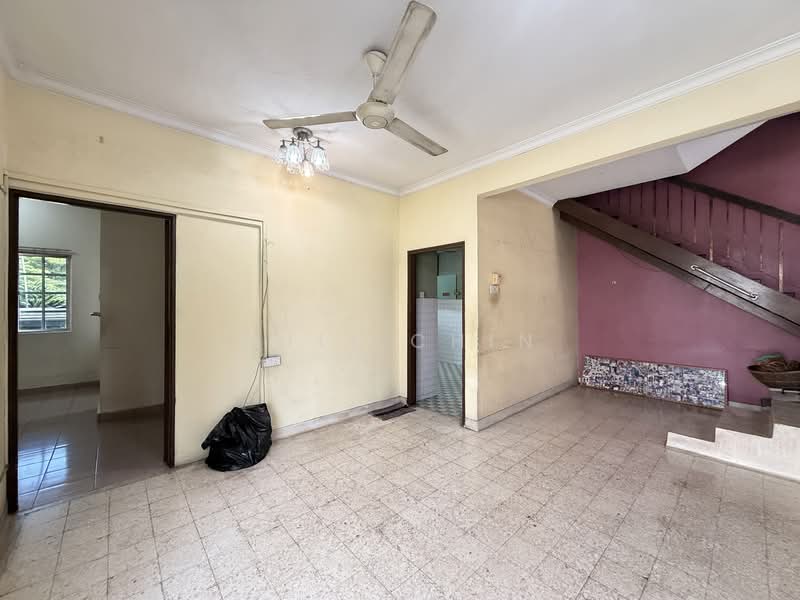 2-storey Terraced House for Sale in Taman Desa (Kuala Lumpur) - Suli Chin - Living Room - PropertyGuru.com.my