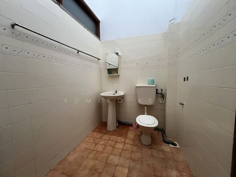 2-storey Terraced House for Sale in Damansara Heights (Damansara Heights) - Yumiko Kew - Bathroom - PropertyGuru.com.my