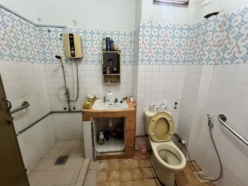 2-storey Terraced House for Sale in Damansara Heights (Damansara Heights) - Yumiko Kew - Bathroom - PropertyGuru.com.my