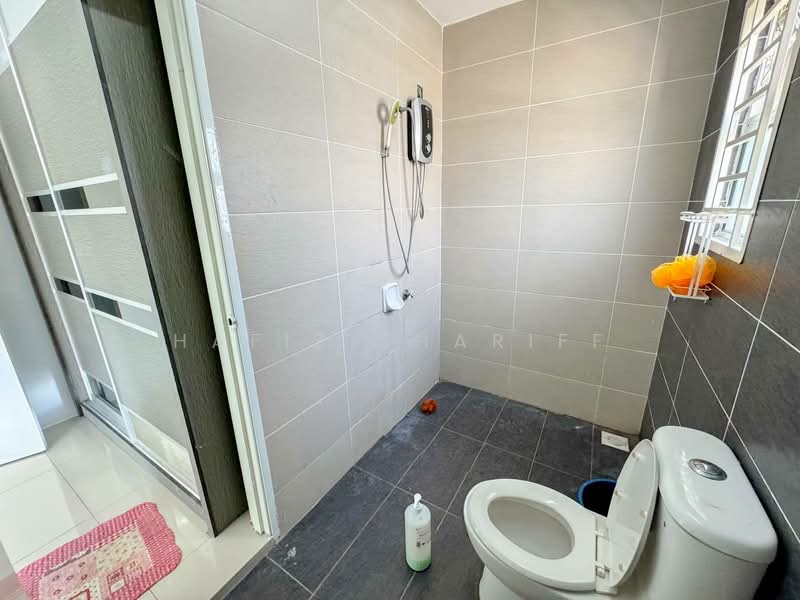 Semi-Detached House for Sale in Sepang (Selangor) - Hafiz Shariff - Bathroom - PropertyGuru.com.my