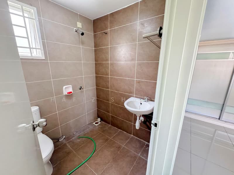 Semi-Detached House for Sale in Sepang (Selangor) - Hafiz Shariff - Bathroom - PropertyGuru.com.my