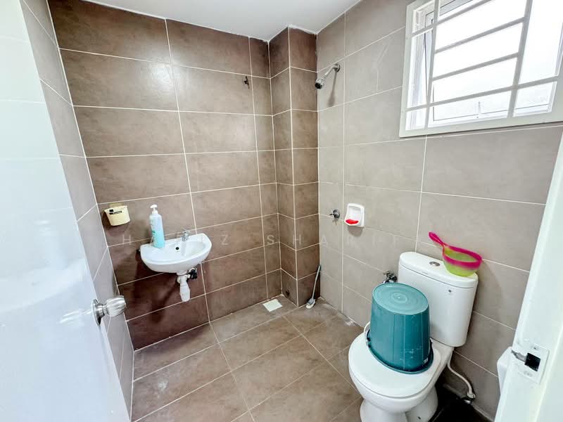 Semi-Detached House for Sale in Sepang (Selangor) - Hafiz Shariff - Bathroom - PropertyGuru.com.my