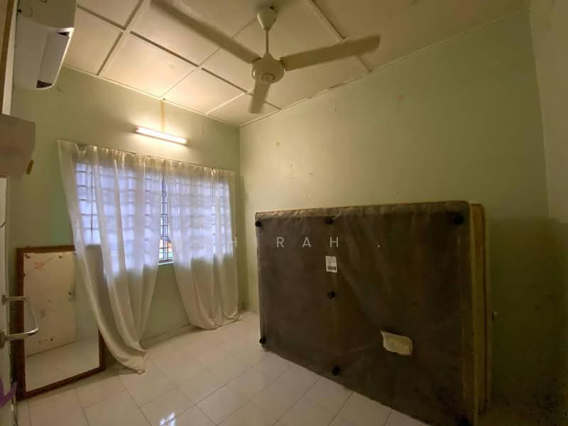 2-storey Terraced House for Sale in Saujana Impian (Kajang) - Mahirah . - Bedroom - PropertyGuru.com.my