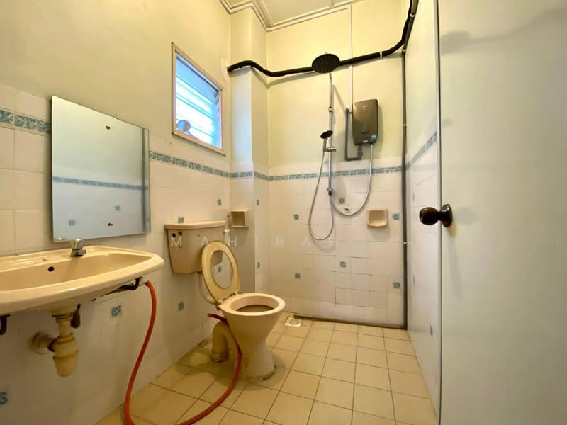 2-storey Terraced House for Sale in Saujana Impian (Kajang) - Mahirah . - Bathroom - PropertyGuru.com.my