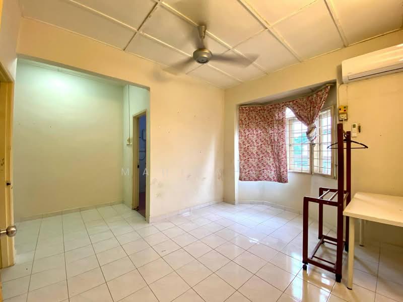 2-storey Terraced House for Sale in Saujana Impian (Kajang) - Mahirah . - Living Room - PropertyGuru.com.my