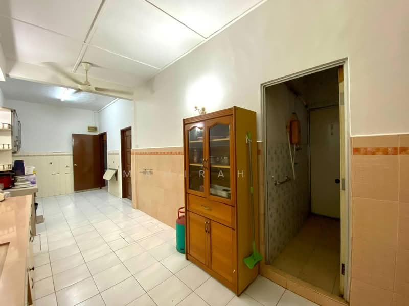 2-storey Terraced House for Sale in Saujana Impian (Kajang) - Mahirah . - Kitchen - PropertyGuru.com.my