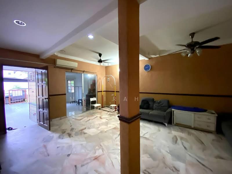 2-storey Terraced House for Sale in Saujana Impian (Kajang) - Mahirah . - Living Room - PropertyGuru.com.my