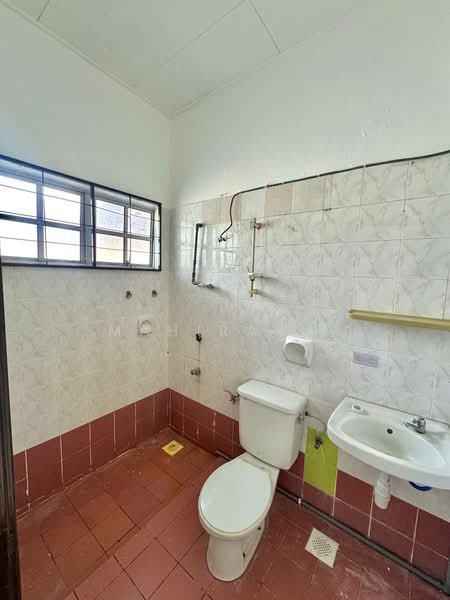 1-storey Terraced House for Sale in Alam Damai (Cheras) - Mahirah . - Bathroom - PropertyGuru.com.my