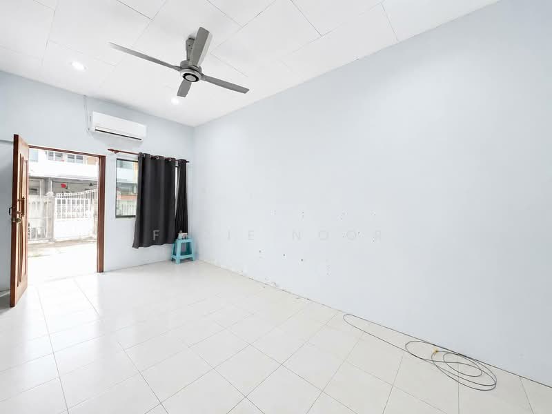 1-storey Terraced House for Sale in Kuala Selangor (Selangor) - Fazie Noor - Living Room - PropertyGuru.com.my