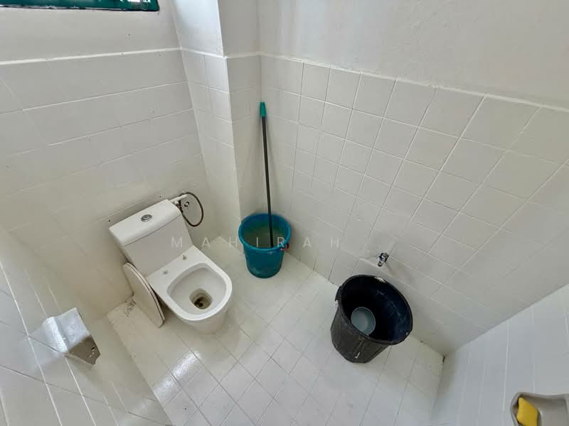 2-storey Terraced House for Sale in Taman Desaria (Petaling Jaya) - Mahirah . - Bathroom - PropertyGuru.com.my