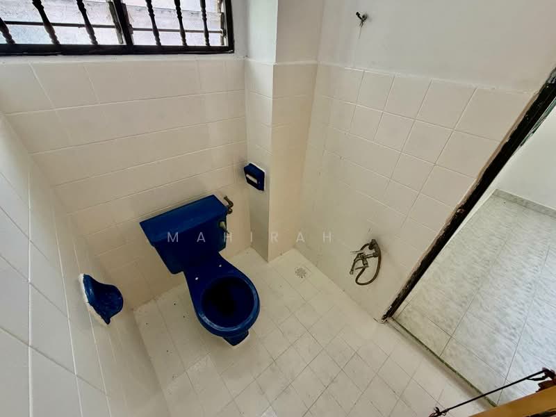 2-storey Terraced House for Sale in Taman Desaria (Petaling Jaya) - Mahirah . - Bathroom - PropertyGuru.com.my