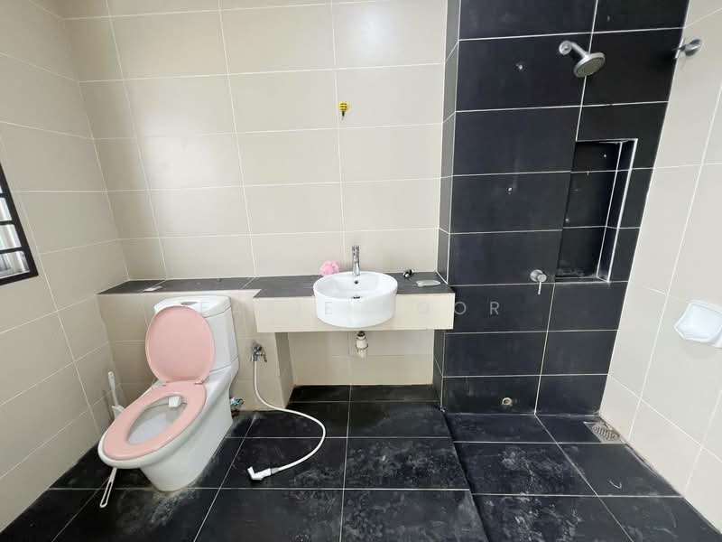 Rumah Teres 2 Tingkat untuk Dijual di Sungai Buloh (Selangor) - Fazie Noor - Bathroom - PropertyGuru.com.my