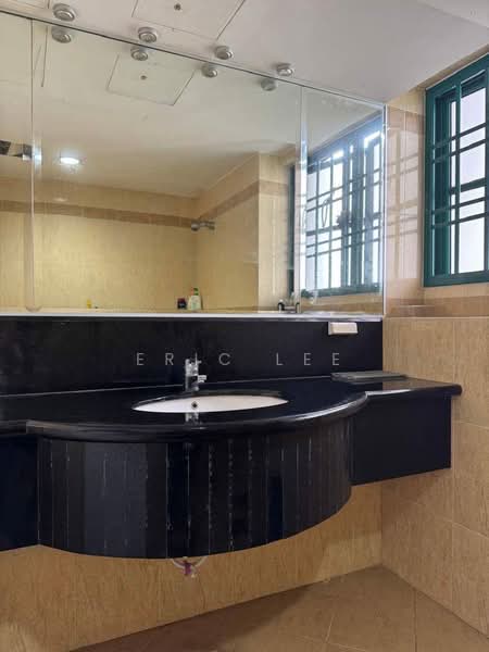 Kondominium untuk Dijual di The Straits View Condominium - Eric Lee - Bathroom - PropertyGuru.com.my