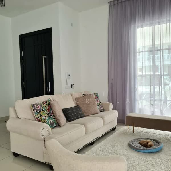 Cluster House for Sale in Eco Majestic (Semenyih) - Aizat Saifulrullah - Living Room - PropertyGuru.com.my