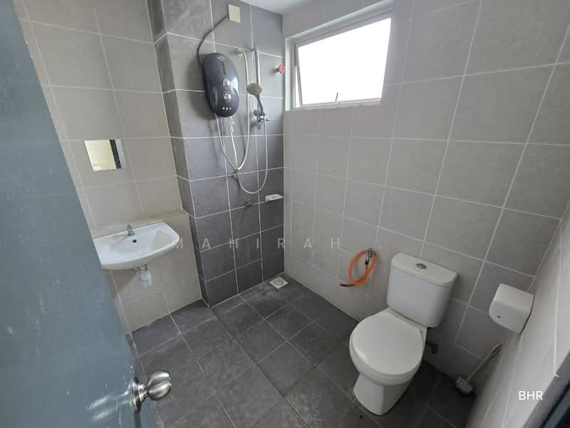 Rumah Teres 2 Tingkat untuk Dijual di Dengkil (Selangor) - Mahirah . - Bathroom - PropertyGuru.com.my