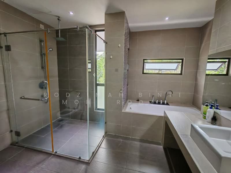 3-storey Terraced House for Rent in Sepang (Selangor) - Rodzimah Binti Mohd Rodzi - Bathroom - PropertyGuru.com.my