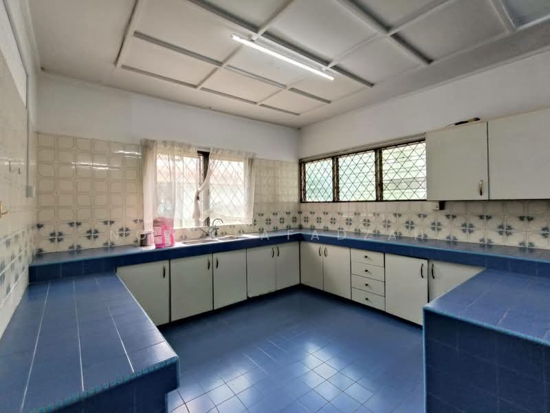 Bungalow for Rent in Seksyen 12 (Shah Alam) - Nor Khafadzah - Kitchen - PropertyGuru.com.my