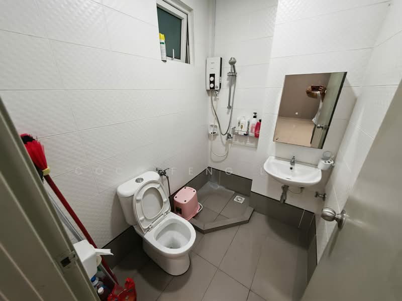 Service Residence for Sale at Seasons Amara Larkin - Coco Feng Lily - Bathroom - PropertyGuru.com.my