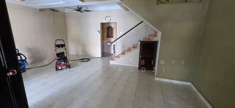 Rumah Teres 2 Tingkat untuk Disewa di Taman Subang Bestari (Sungai Buloh) - Rodzimah Binti Mohd Rodzi - Living Room - PropertyGuru.com.my