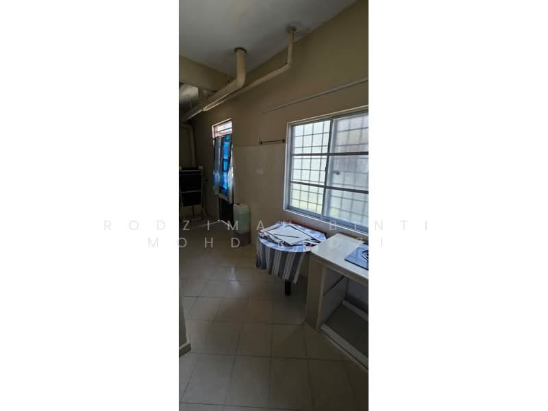 Rumah Teres 2 Tingkat untuk Disewa di Taman Subang Bestari (Sungai Buloh) - Rodzimah Binti Mohd Rodzi - Kitchen - PropertyGuru.com.my