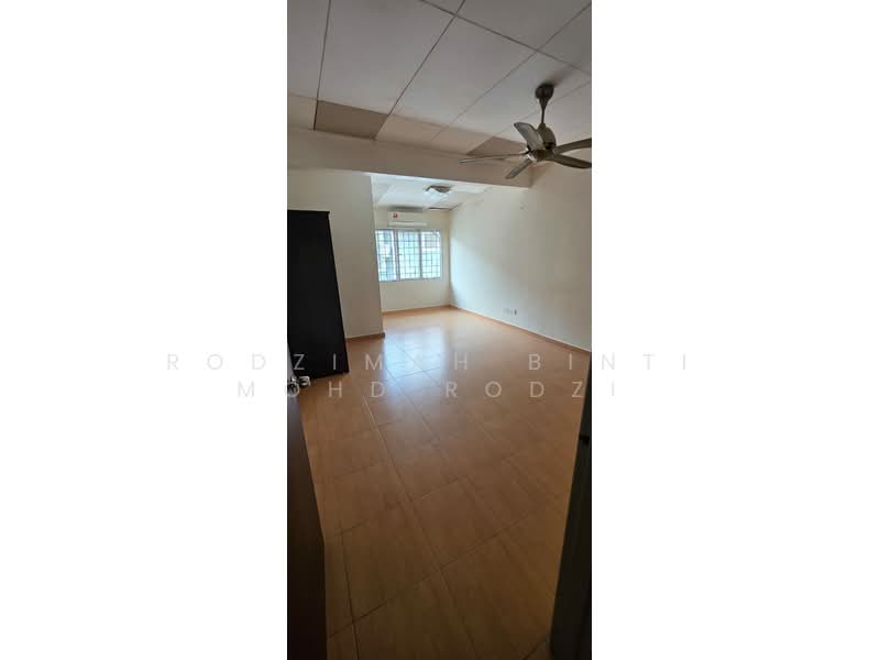 Rumah Teres 2 Tingkat untuk Disewa di Taman Subang Bestari (Sungai Buloh) - Rodzimah Binti Mohd Rodzi - Living Room - PropertyGuru.com.my