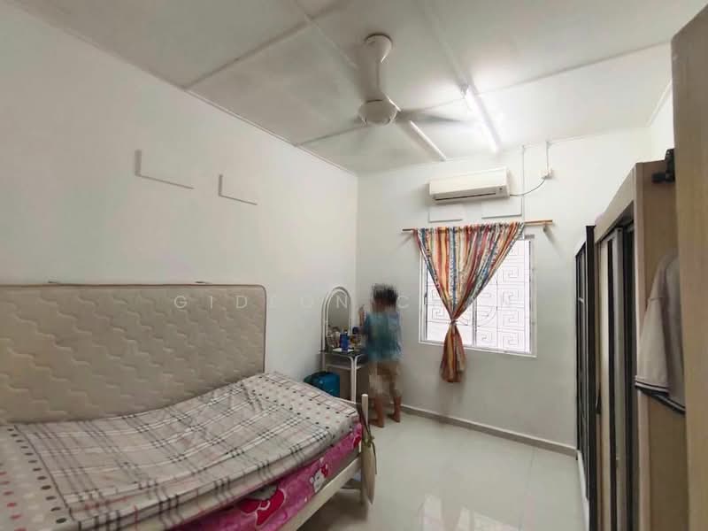 Rumah Teres 1 Tingkat untuk Dijual di Taman Century (Johor Bahru) - Gideon Chan - Bedroom - PropertyGuru.com.my