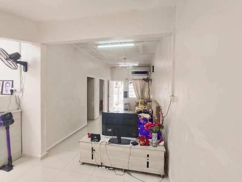 Rumah Teres 1 Tingkat untuk Dijual di Taman Century (Johor Bahru) - Gideon Chan - Living Room - PropertyGuru.com.my