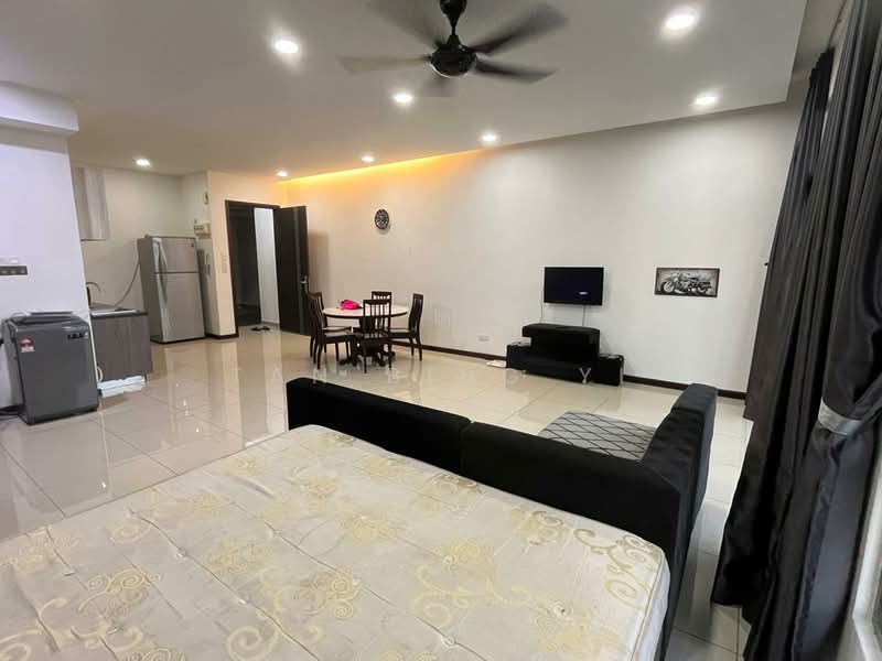Servis Apartment untuk Dijual di Molek Regency - Tan Bing Yi - Living Room - PropertyGuru.com.my