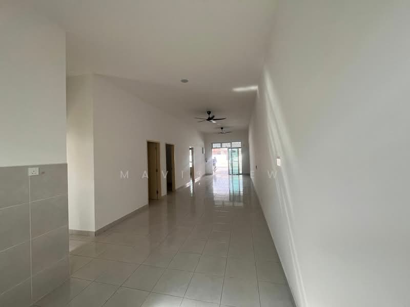 Rumah Teres 1 Tingkat untuk Disewa di Bandar Putra (Kulai) - Mavis Hew - Corridor - PropertyGuru.com.my