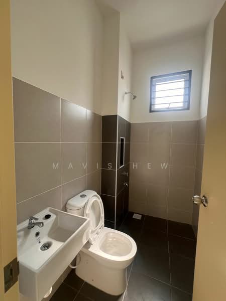 Rumah Teres 1 Tingkat untuk Disewa di Bandar Putra (Kulai) - Mavis Hew - Bathroom - PropertyGuru.com.my