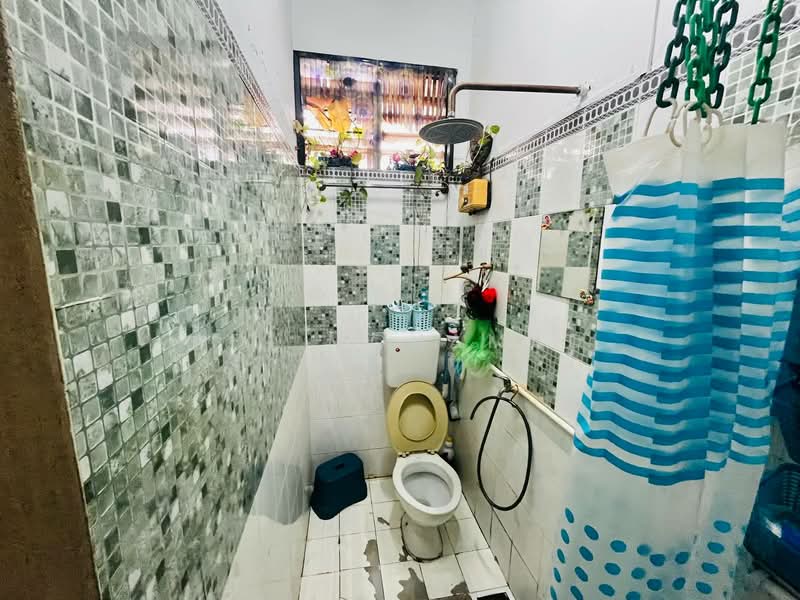 2-storey Terraced House for Sale in Wangsa Melawati (Wangsa Maju) - Adi Mohamad - Bathroom - PropertyGuru.com.my