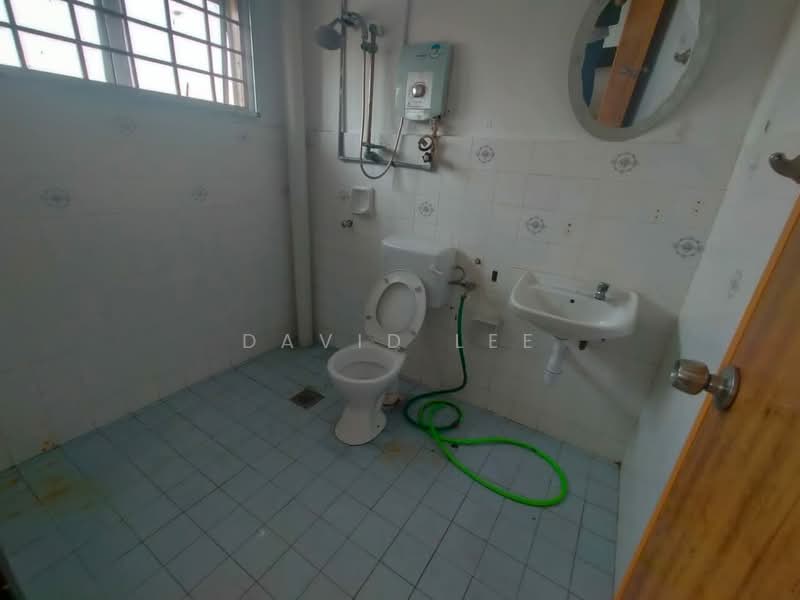 Rumah Teres 2 Tingkat untuk Disewa di Bandar Country Homes (Rawang) - David Lee - Bathroom - PropertyGuru.com.my