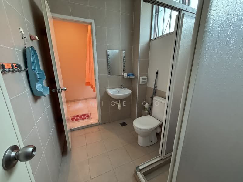 3-storey Terraced House for Sale in Sungai Ara (Penang) - Janice Ooi - Bathroom - PropertyGuru.com.my