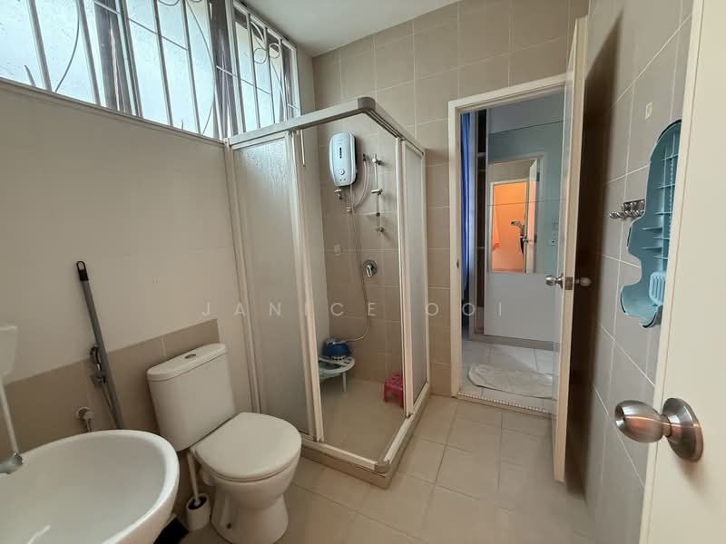 3-storey Terraced House for Sale in Sungai Ara (Penang) - Janice Ooi - Bathroom - PropertyGuru.com.my