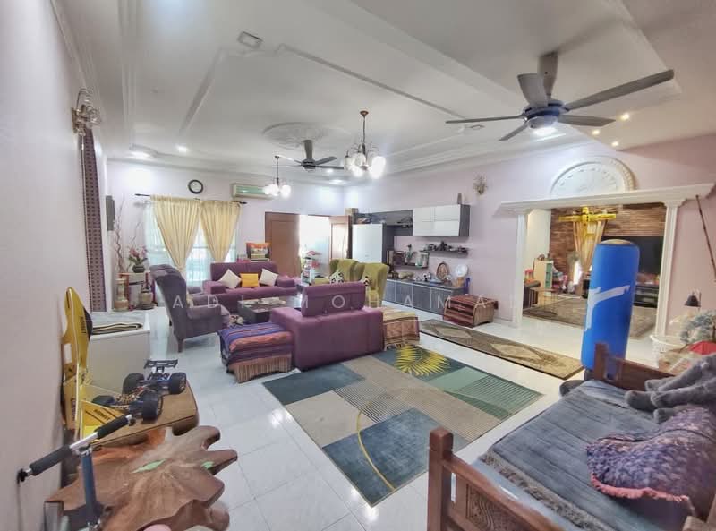 Rumah Banglo untuk Dijual di Taman Setia Jaya (Banting) - Adi Mohamad - Living Room - PropertyGuru.com.my