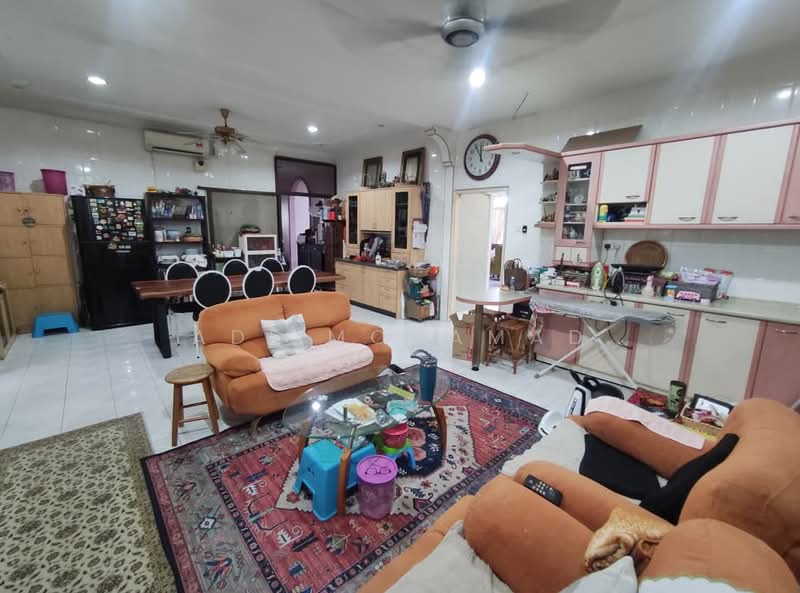 Rumah Banglo untuk Dijual di Taman Setia Jaya (Banting) - Adi Mohamad - Living Room - PropertyGuru.com.my
