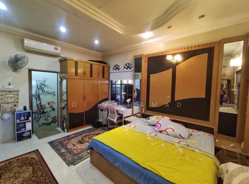 Rumah Banglo untuk Dijual di Taman Setia Jaya (Banting) - Adi Mohamad - Bedroom - PropertyGuru.com.my