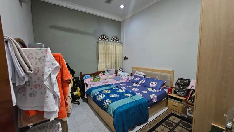 Rumah Banglo untuk Dijual di Taman Setia Jaya (Banting) - Adi Mohamad - Bedroom - PropertyGuru.com.my