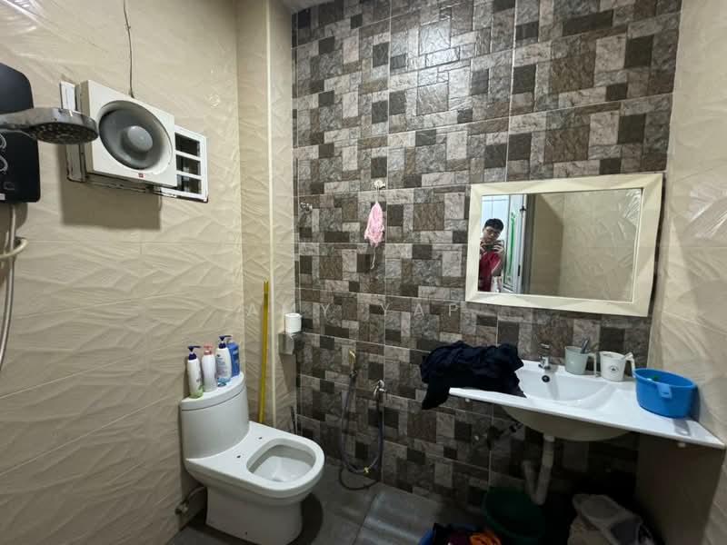 1.5-storey Terraced House for Sale in Bandar Sri Damansara (Selangor) - Amy Yap - Bathroom - PropertyGuru.com.my