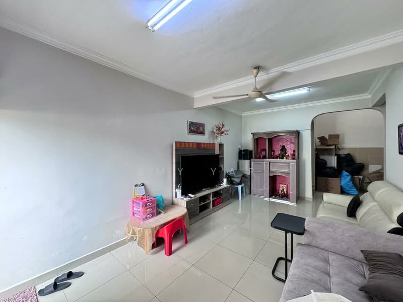 1.5-storey Terraced House for Sale in Taman Bukit Maluri (Kepong) - Amy Yap - Living Room - PropertyGuru.com.my