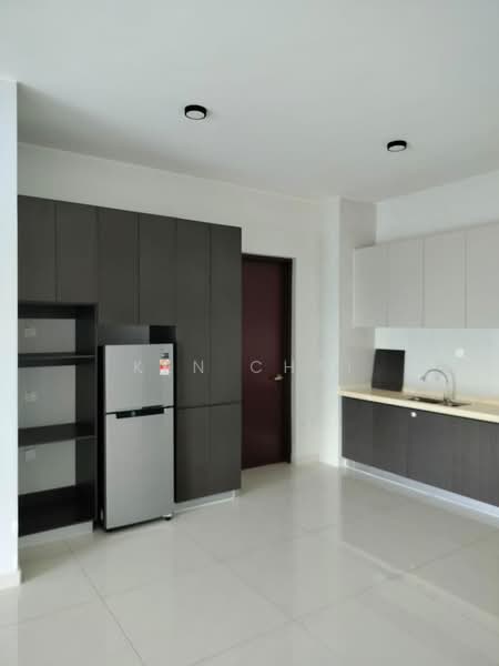 Condominium for Sale at Royal Strand @ Country Garden Danga Bay - Ken Chai - Kitchen - PropertyGuru.com.my