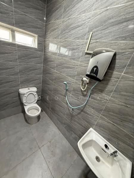 Rumah Teres 2 Tingkat untuk Dijual di Taman Ungku Tun Aminah (Skudai) - Gideon Chan - Bathroom - PropertyGuru.com.my