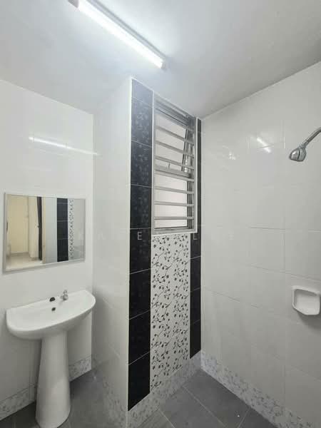 Terraced House for Rent in Taman Mutiara Rini (Skudai) - Karen Lee - Bathroom - PropertyGuru.com.my