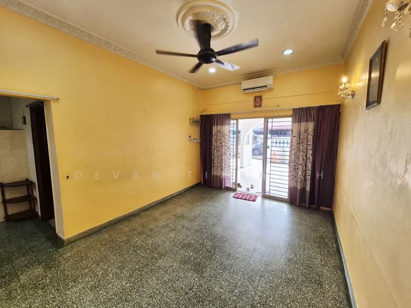 1-storey Terraced House for Sale in Taman Ehsan (Kepong) - Devan Tiarajah - Living Room - PropertyGuru.com.my