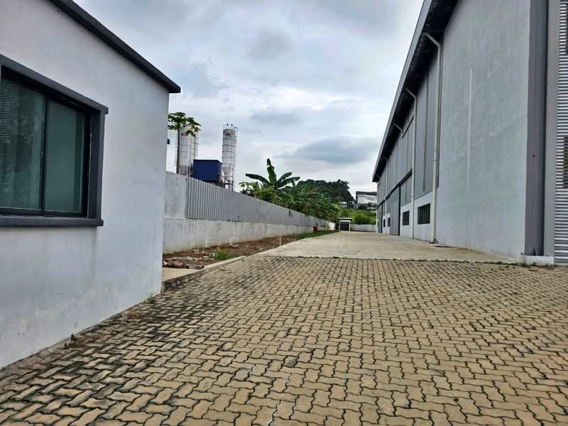 Semi-D Factory for Rent in Taman Perindustrian Meranti (Puchong) - EC Low - Exterior - PropertyGuru.com.my